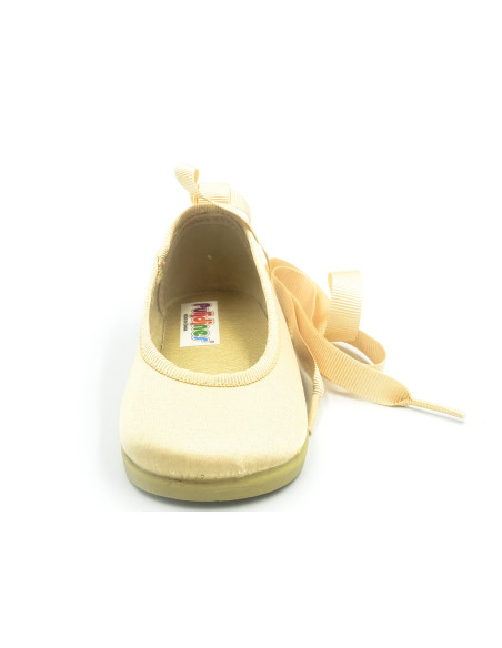 manoletina de raso con cinta para la pierna