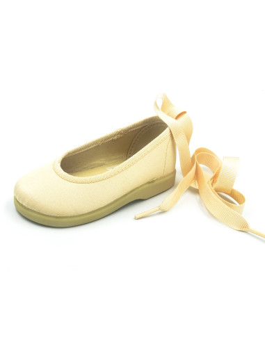 manoletina de raso con cinta para la pierna