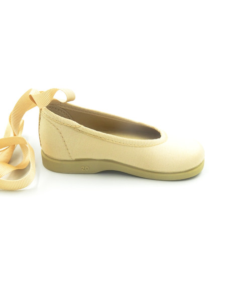 manoletina de raso con cinta para la pierna