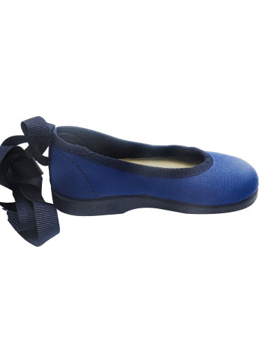 manoletina de raso con cinta para la pierna