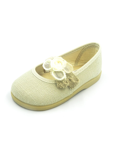 manoletina de lino con una flor de adorno