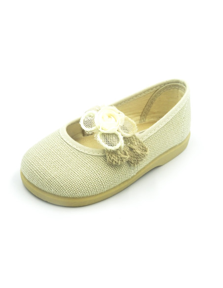 manoletina de lino con una flor de adorno