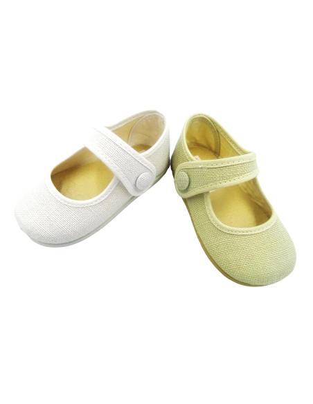 mercedita de lino con un boton para la nina