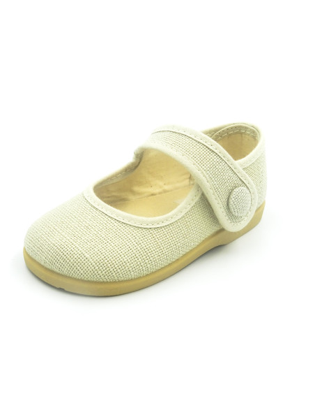 mercedita de lino con un boton para la nina