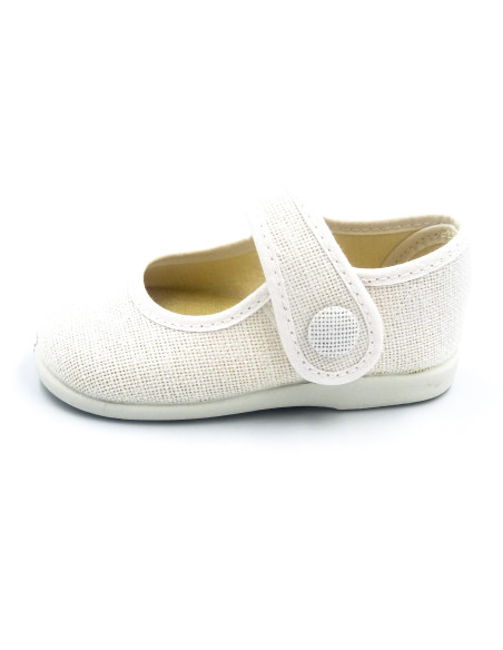 mercedita de lino con un boton para la nina