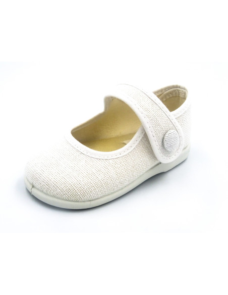 mercedita de lino con un boton para la nina