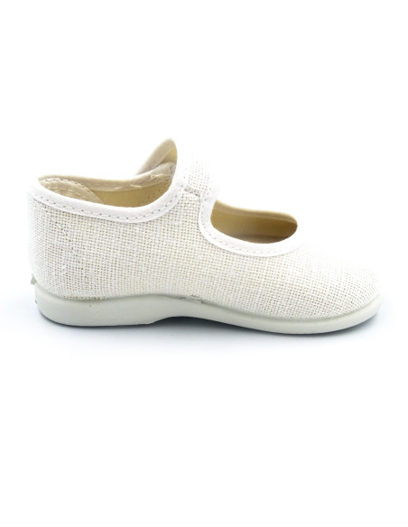 mercedita de lino con un boton para la nina