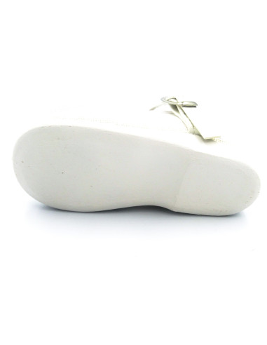 mercedita de lino para nina con un lazo en el empiene