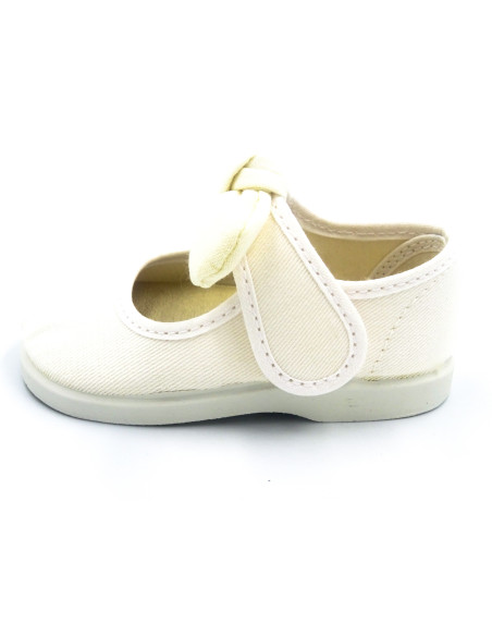 mercedita con velcro para nina con un lazo atado