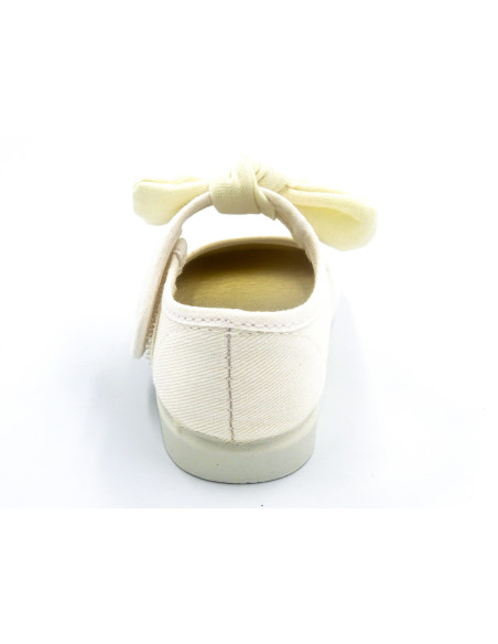 mercedita con velcro para nina con un lazo atado