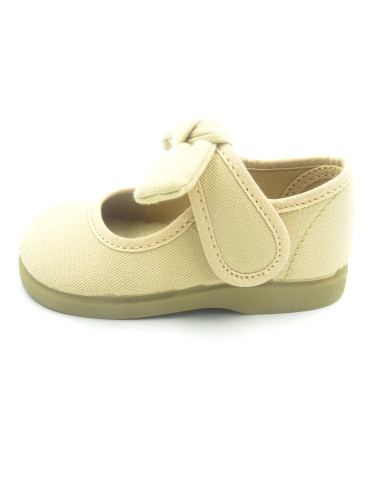 mercedita con velcro para nina con un lazo atado