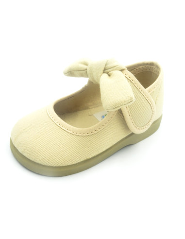 mercedita con velcro para nina con un lazo atado