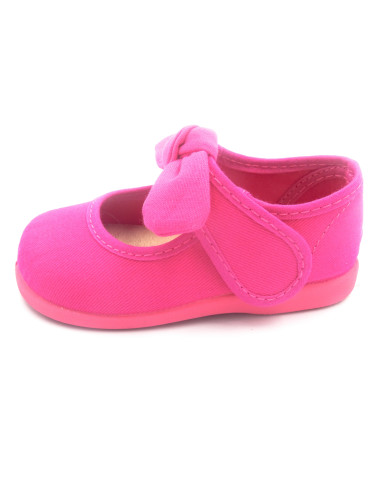 mercedita con velcro para nina con un lazo atado