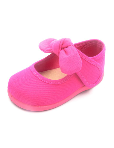 mercedita con velcro para nina con un lazo atado