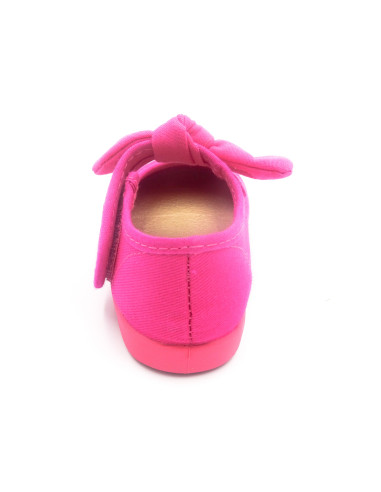 mercedita con velcro para nina con un lazo atado