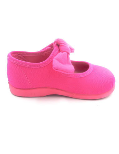 mercedita con velcro para nina con un lazo atado