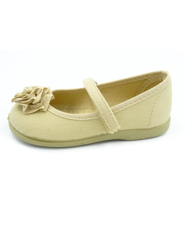 mercedita de lona para nina con una flor