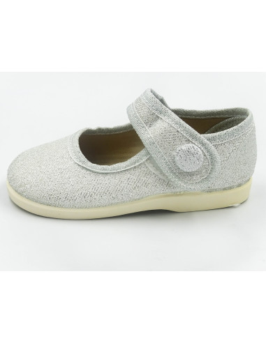 mercedita de tela con un boton de adorno de nina