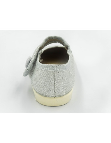 mercedita de tela con un boton de adorno de nina