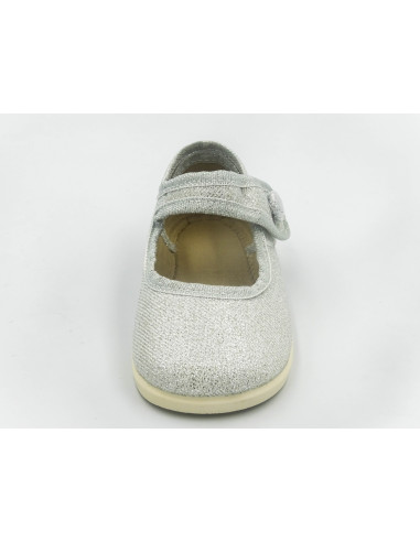 mercedita de tela con un boton de adorno de nina