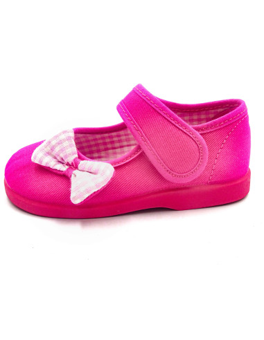 mercedita de tela para nina con un lazo de vichy en un lateral