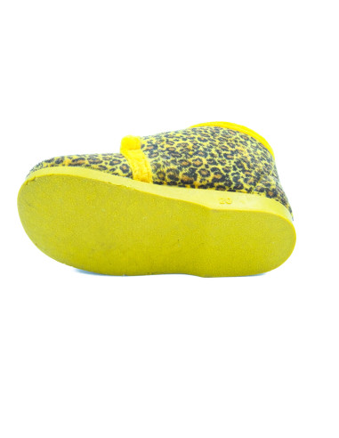zapatilla de casa con dibujo de piel de lince para nina