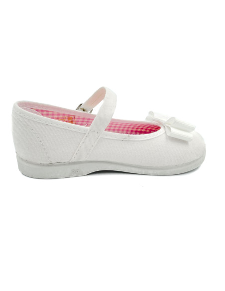 mercedita de tela con un lazo zapatero y suela de goma