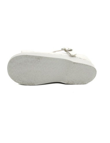 mercedita de tela con un lazo zapatero y suela de goma