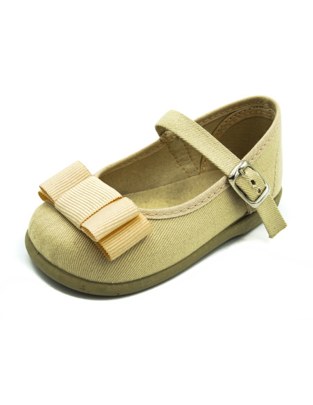 mercedita de tela con un lazo zapatero y suela de goma