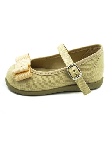 mercedita de tela con un lazo zapatero y suela de goma