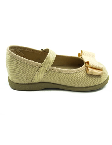 mercedita de tela con un lazo zapatero y suela de goma