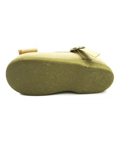 mercedita de tela con un lazo zapatero y suela de goma