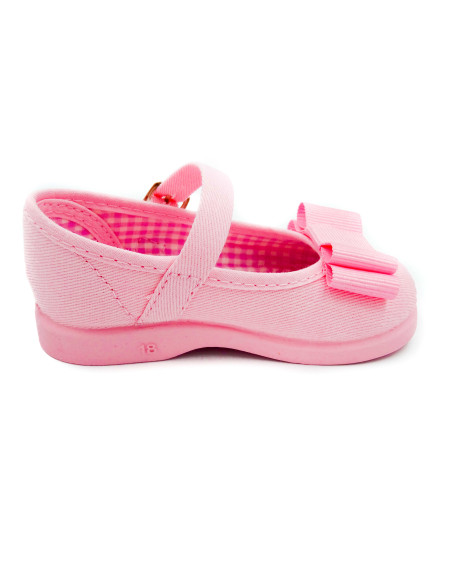 mercedita de tela con un lazo zapatero y suela de goma