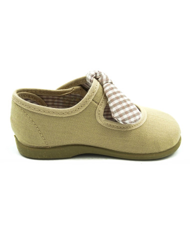 mercedita de tela para nina con un lazo de vichy de lona