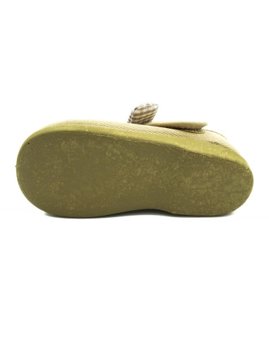 mercedita de tela para nina con un lazo de vichy de lona