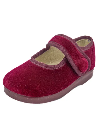 mercedita de nina con un boton de adorno