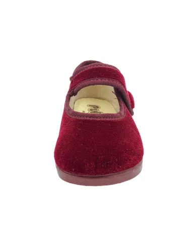 mercedita de nina con un boton de adorno