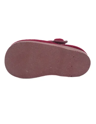 mercedita de nina con un boton de adorno