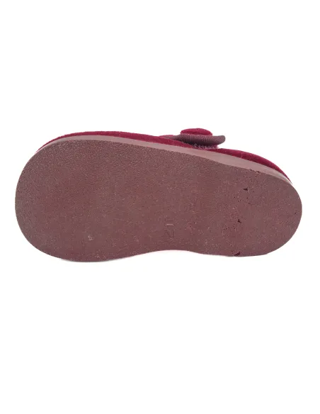 mercedita de nina con un boton de adorno