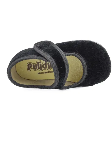 mercedita de nina con un boton de adorno