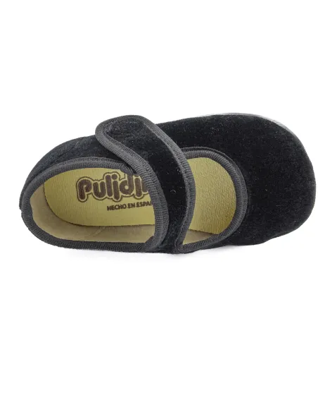 mercedita de nina con un boton de adorno