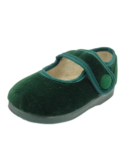 mercedita de nina con un boton de adorno