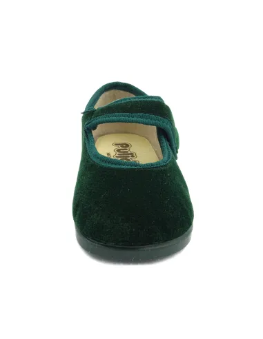 mercedita de nina con un boton de adorno