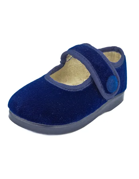 mercedita de nina con un boton de adorno