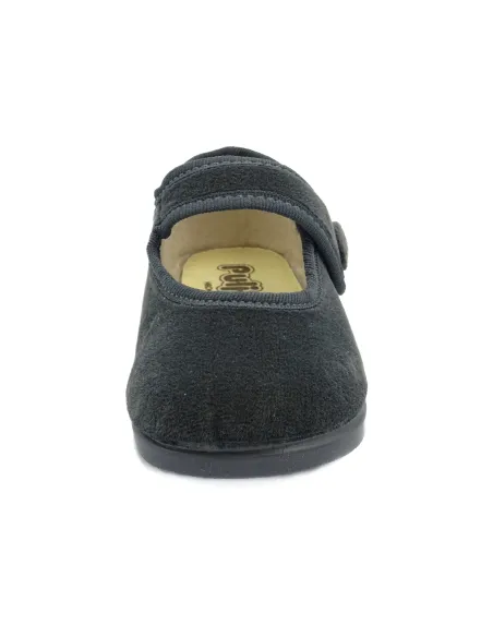 mercedita de nina con un boton de adorno