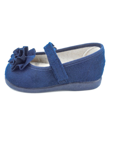 mercedita de serratex con un adorno para nina