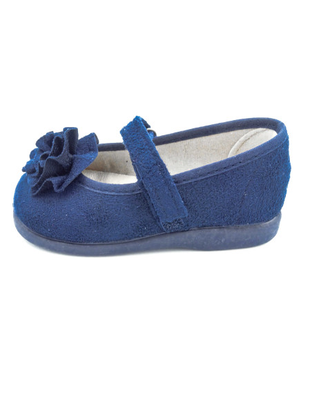 mercedita de serratex con un adorno para nina