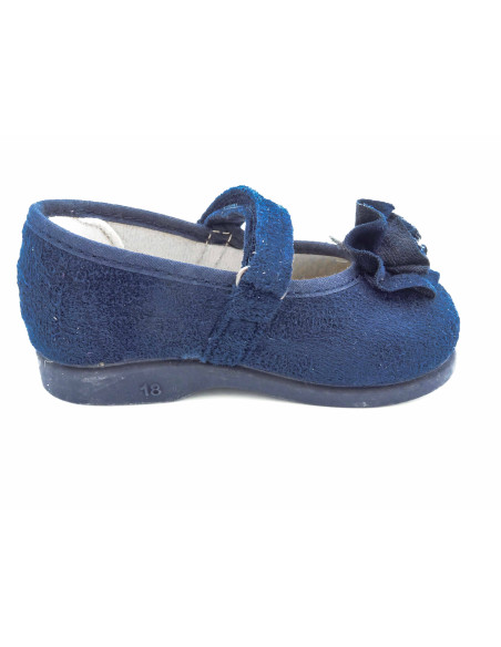 mercedita de serratex con un adorno para nina