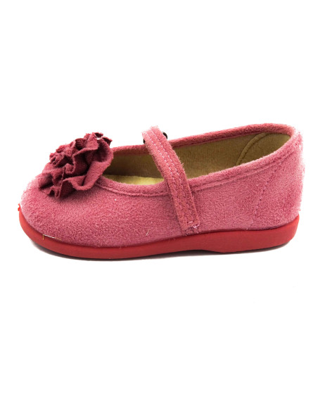 mercedita de serratex con un adorno para nina