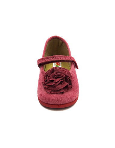 mercedita de serratex con un adorno para nina